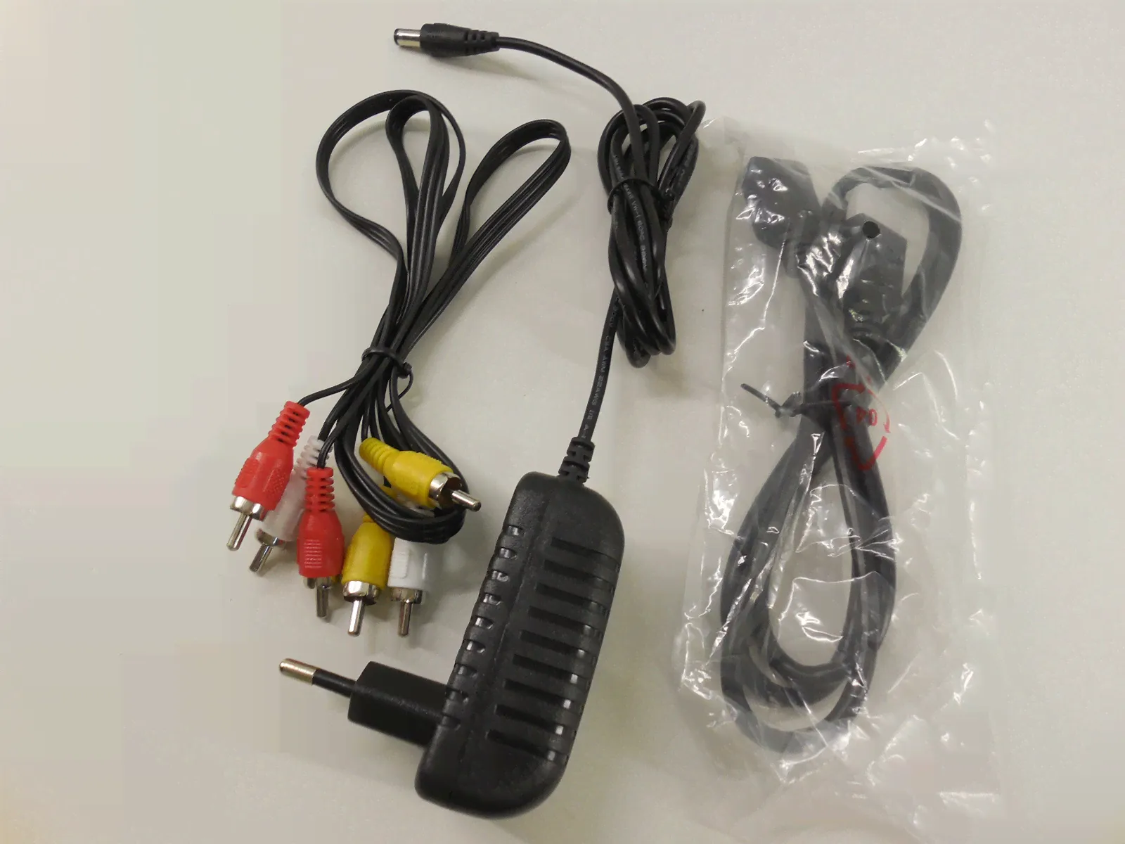 Ресивер DVB-T2 + Медиаплеер Perfeo PF-120-1-3
